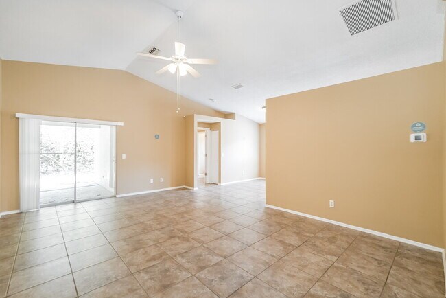 Building Photo - 6311 7th St Ct E