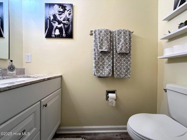 Building Photo - 940 Linden Rd