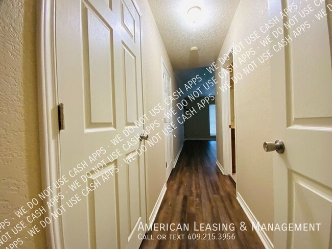 Building Photo - 20 Pinewood-