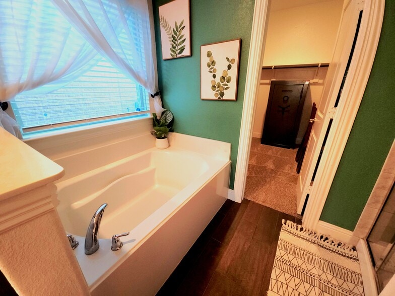 Building Photo - 3012 Denver Ave