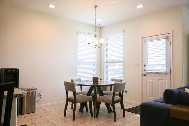 Building Photo - 13413 Larrys Ln