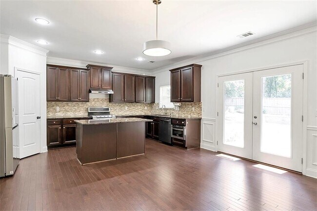 Building Photo - 2635 Azalea Bluff Dr