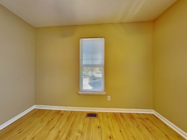 Building Photo - 9021 Cinnabay Dr