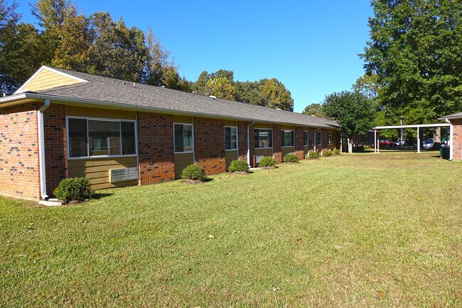 Primary Photo - Parsons Cove Apartments