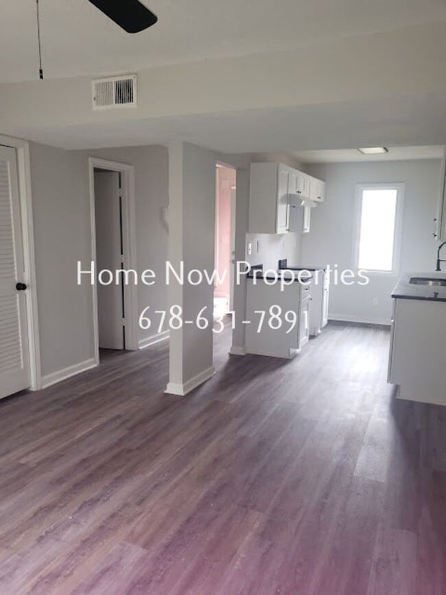 Building Photo - Modern Townhome w/ Granite Kitchen + Fenced Yard – Move-In Ready