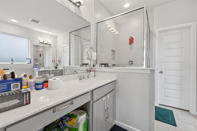 Building Photo - 18619 Greenwood Mdw Trl