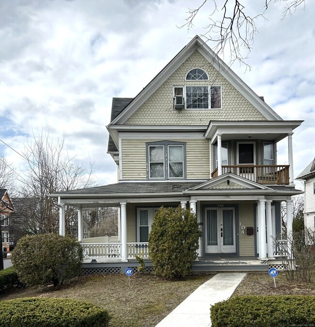 Building Photo - 104 Howard Ave