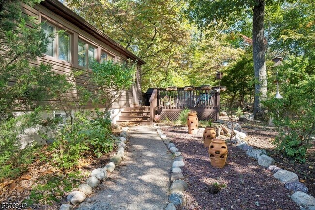 Building Photo - 63 Iroquois Trail