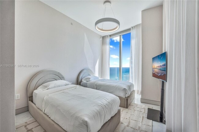 Building Photo - 17901 Collins Ave