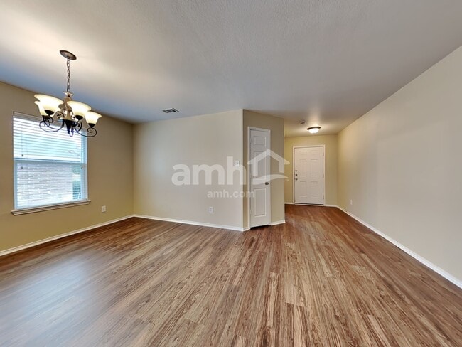 Building Photo - 805 Windflower Dr