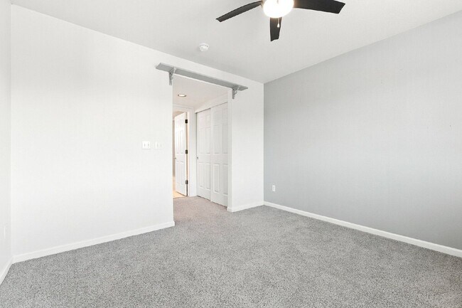 Building Photo - 5524 W Canyon Trail