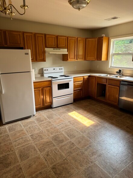 Building Photo - 89 Candler Heights Rd