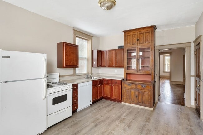 Building Photo - Junie B. Aiata