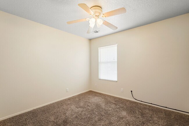 Building Photo - 270 Littler Dr SE