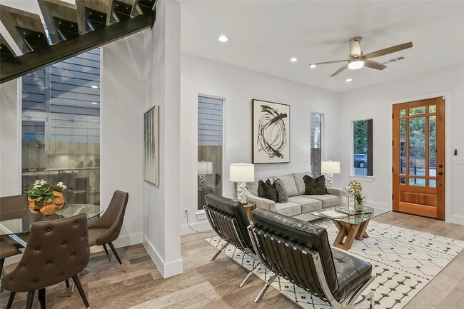 Building Photo - 933 W Eighth Street Unit