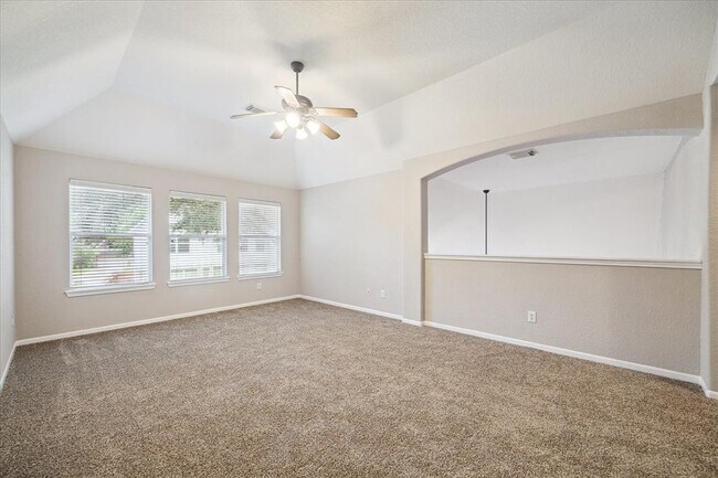 Building Photo - 4422 Roundtree Ln