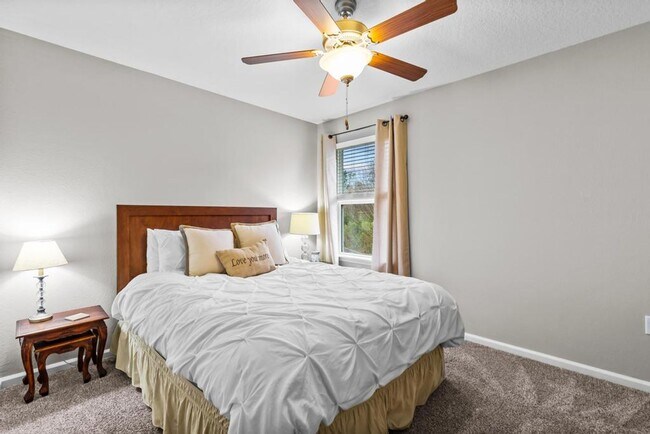 Building Photo - Spacious Home in Prime Location!