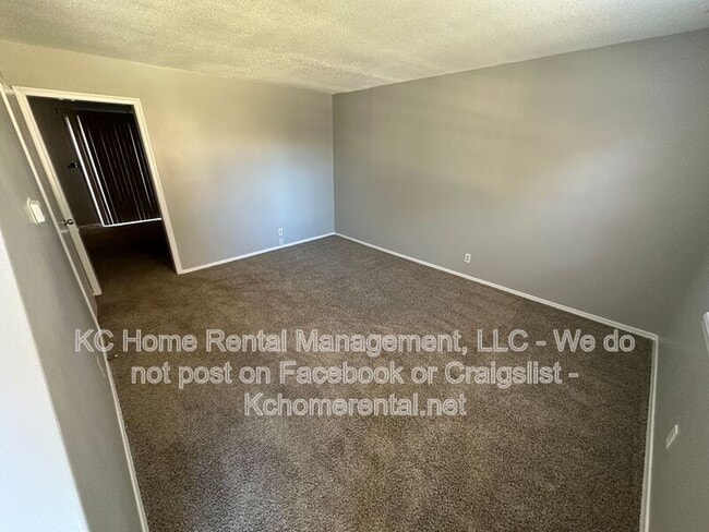 Building Photo - 9338 Bluejacket St