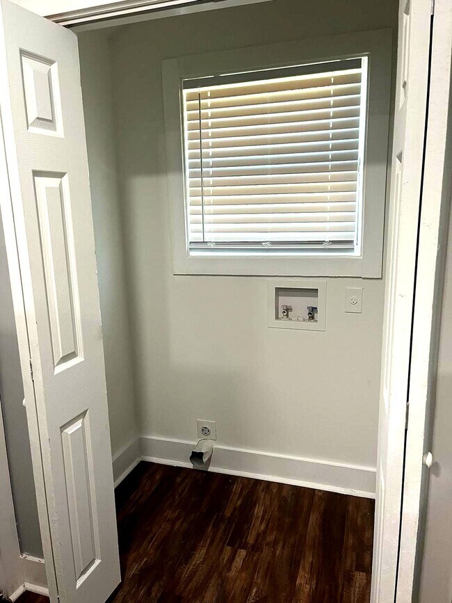 Building Photo - 260 Balkcom Ave