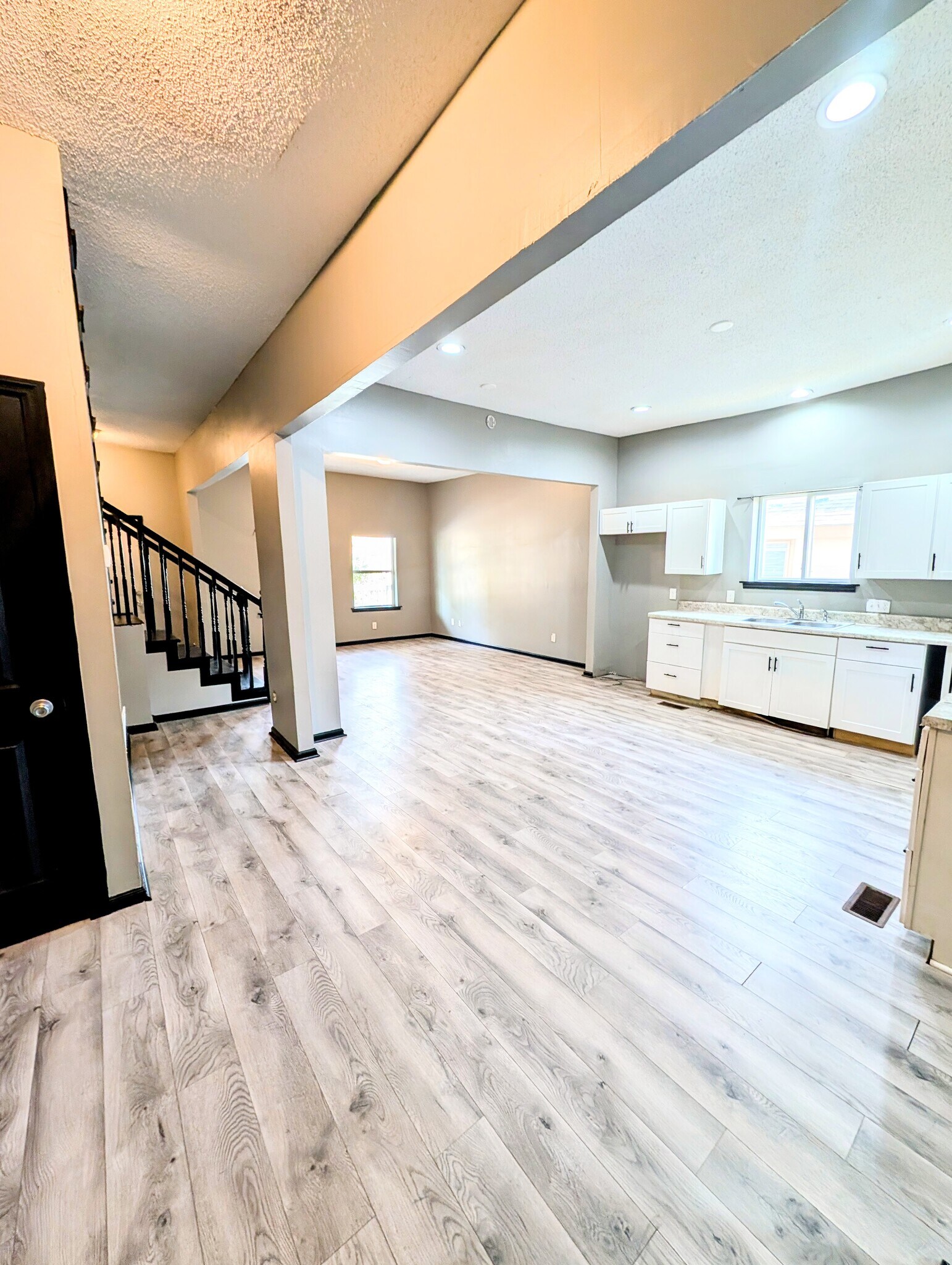 Building Photo - 1711 Stratford St