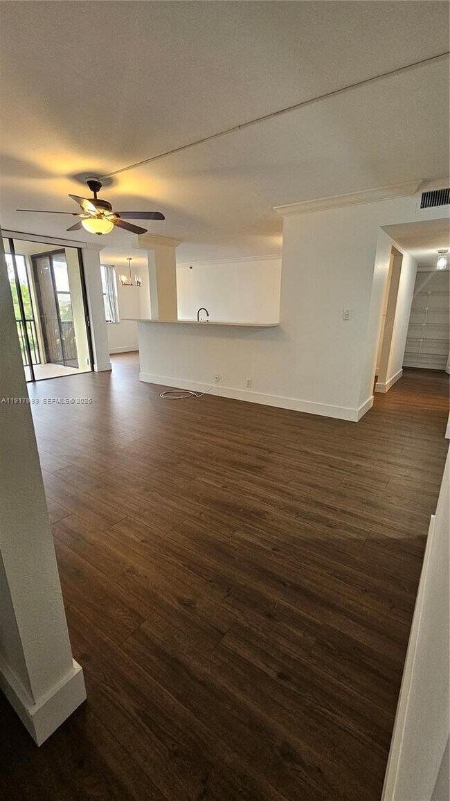 Building Photo - 105 Lake Emerald Dr