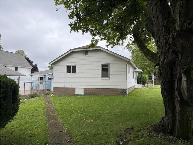 Building Photo - 4250 Harding Dr
