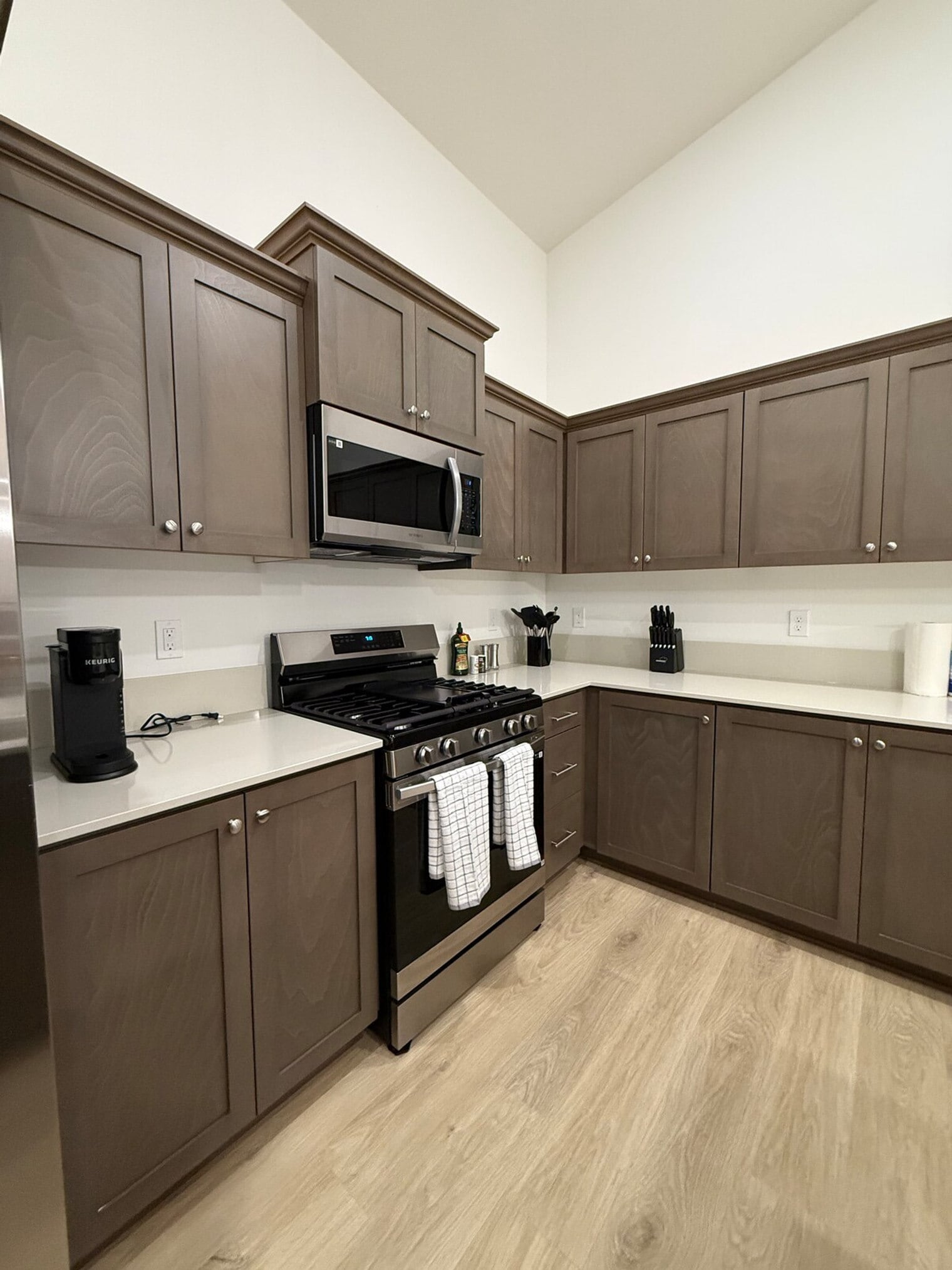 Building Photo - 385 Taft St