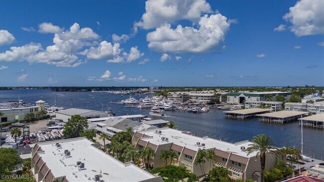 Building Photo - 800 River Point Dr