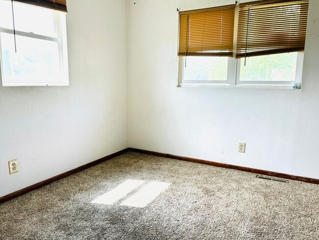 Building Photo - Spacious Home on Large Corner Lot