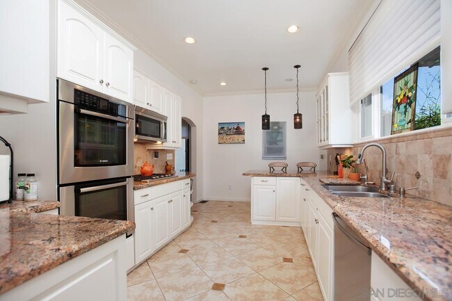 Building Photo - 815 Alameda Blvd