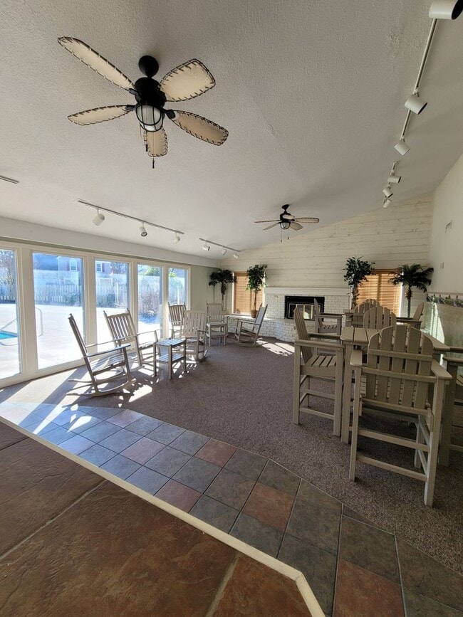 Building Photo - Located in Caneel Cove this 2 bed 2 bath townhome features hardwood floors throughout ,