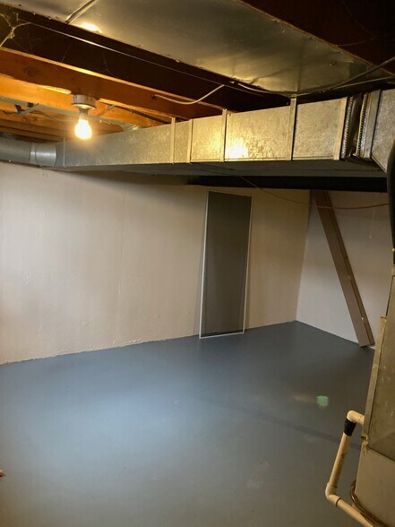 Building Photo - 35213 Taffy Dr