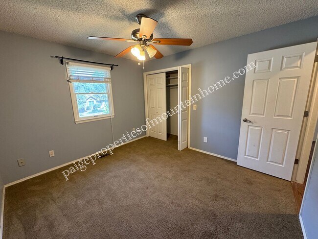 Building Photo - Stylish 3-Bedroom Home with Beautiful Kitc...