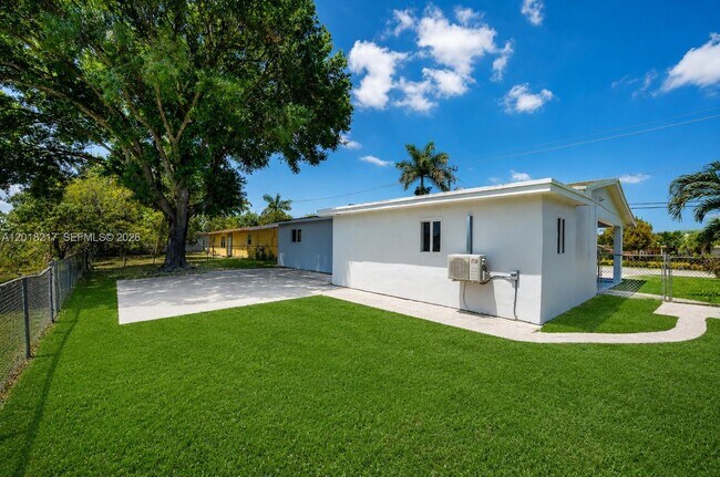Building Photo - 1530 NW 47th Ave