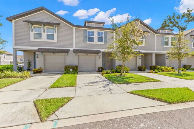 Building Photo - Town Home For Rent in Brandon with TONS OF UPGRADES!
