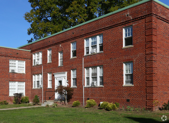 Building Photo - Gunston Hall Apartments