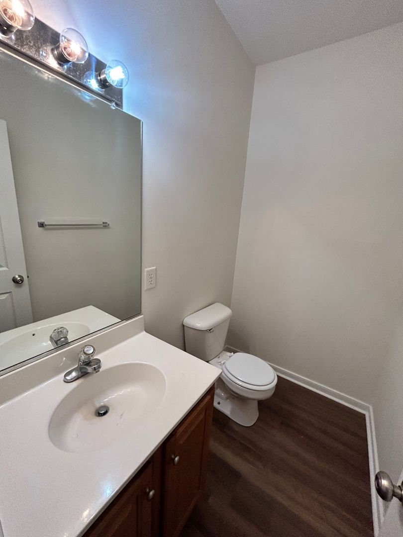 Building Photo - 402 Wilmer Ave