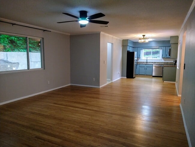 Building Photo - 128 Woodland Hills Dr