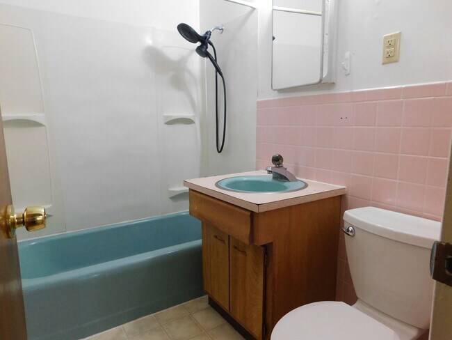 Building Photo - Spacious in the Redlands