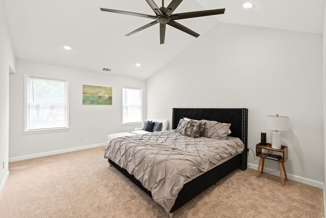 Building Photo - Newly Remodeled Townhome in Fourth Ward – ...