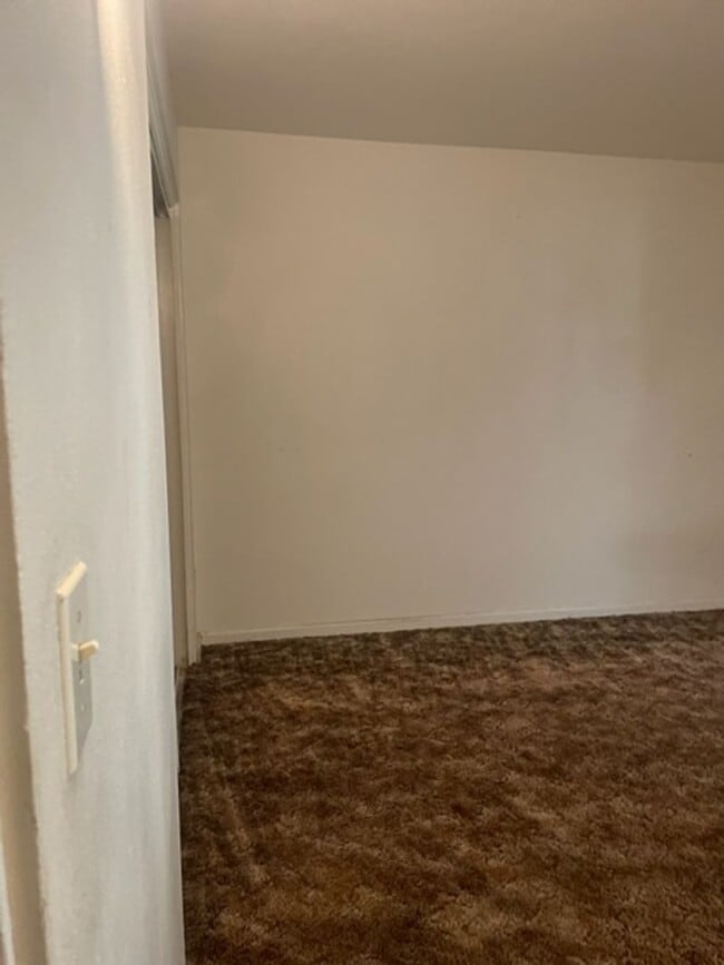 Building Photo - 2 BEDROOM 2 BATH (55+COMMUNITY)