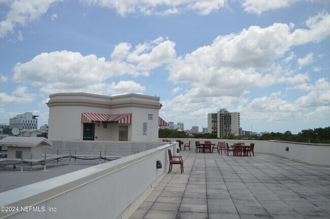 Building Photo - 1661 Riverside Ave