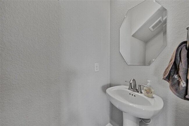 Building Photo - 5003 Brewcastle Ln