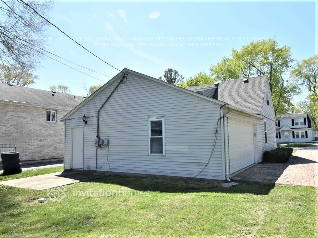 Building Photo - 11521 S Karlov Ave