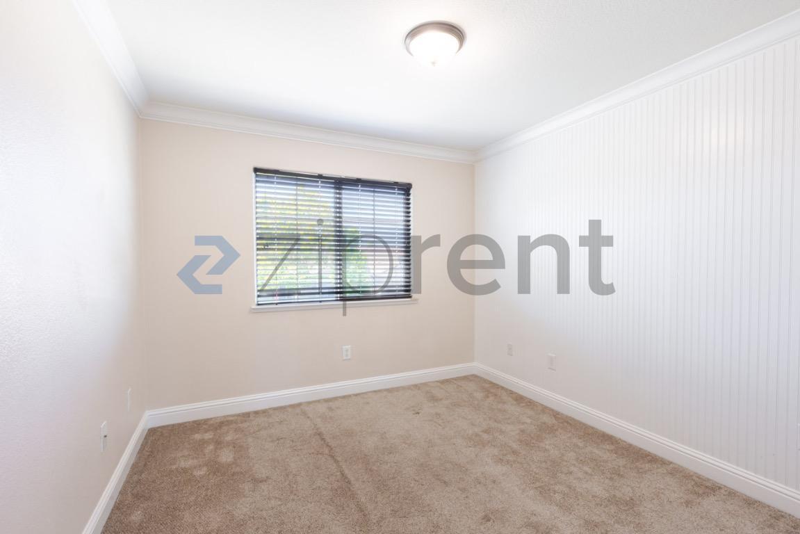 Building Photo - Unit