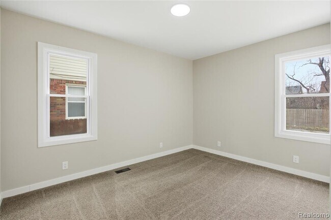 Building Photo - 14615 Winthrop St