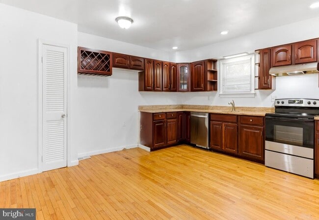 Building Photo - 107 River Rd Dr