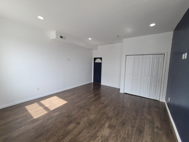 Building Photo - The Jefferson Apartment