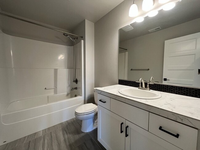 Building Photo - Expansive 2020 Forest Grove Home with 4 Bedrooms, Loft, Modern Kitchen & Covered Patio