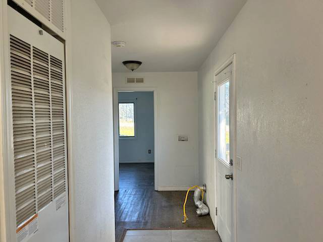 Building Photo - 20480 River Valley Dr